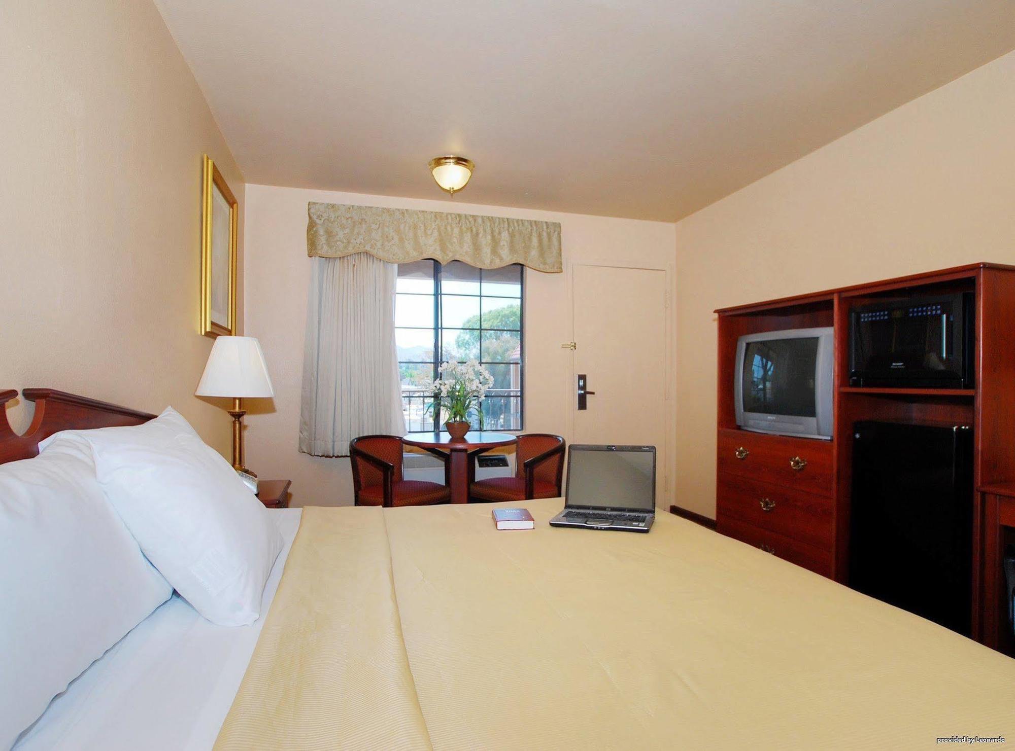 Rancho San Diego Inn & Suites El Cajon Chambre photo