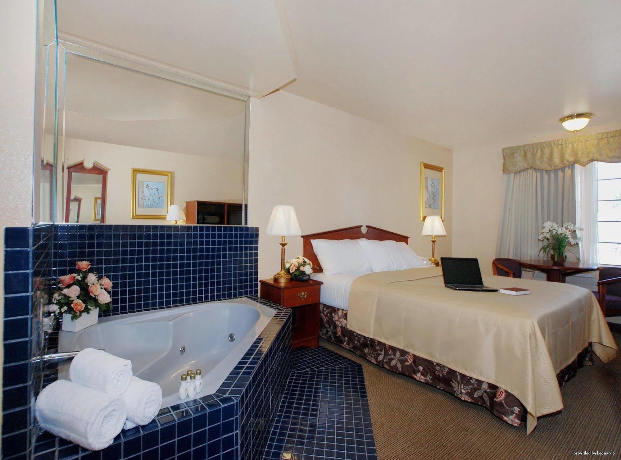 Rancho San Diego Inn & Suites El Cajon Chambre photo